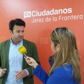 Carlos Pérez: “Jerez se merece que empecemos a tratar asuntos de mayor interés en los plenos municipales”