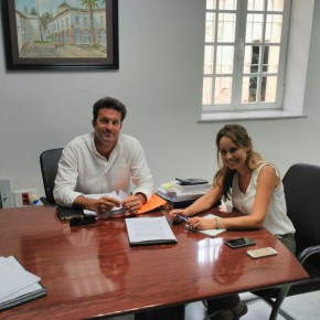 El portavoz del Grupo municipal de C’s Jerez, Carlos Pérez, se reúne con la gerente de Emuvijesa, Eva Bravo