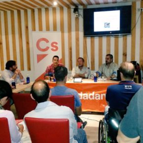 Cs Jerez celebra el primer Café Ciudadano sobre entidades deportivas